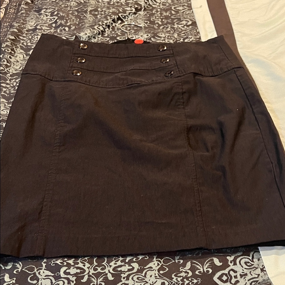 Chic Black Mini Skirt - Picture 3 of 8